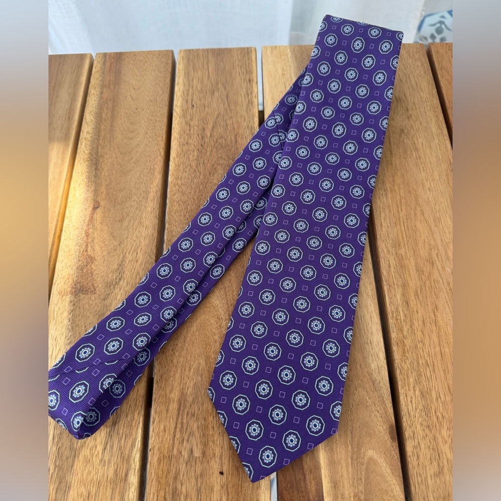 Brooks Brothers Purple Medallion Print Silk Tie Classic Preppy Necktie